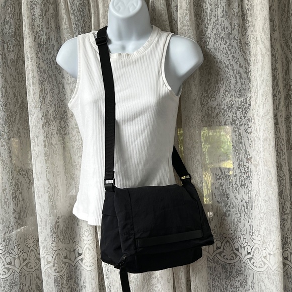 Lululemon Crossbody Bag Fold Over Top Zip Front Pocket 11” x 8” Black Nylon - Picture 6 of 8